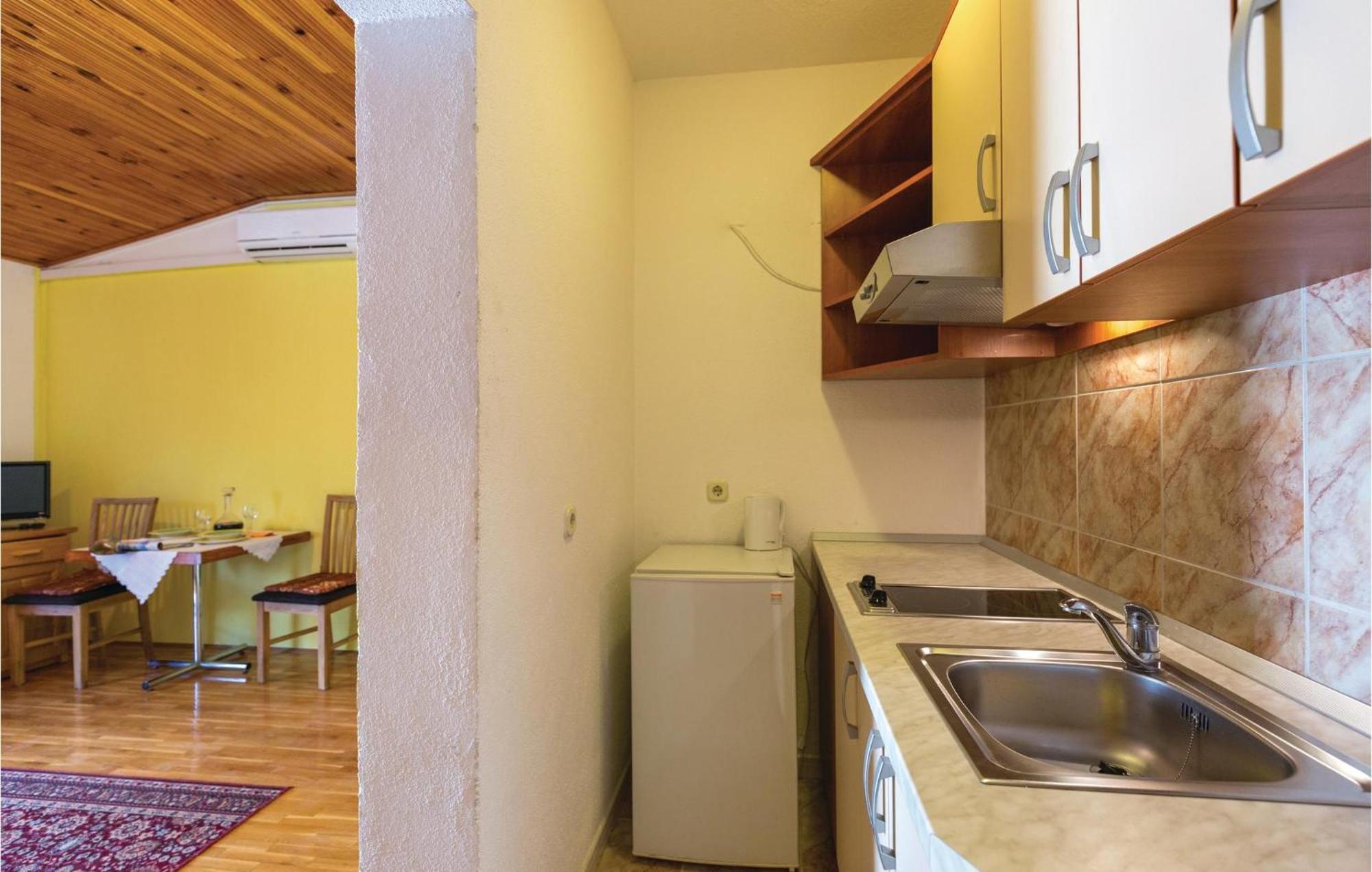 Nice Apartment In Makarska With House Sea View Dış mekan fotoğraf